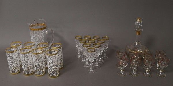 PARTIE DE TROIS SERVICES DE VERRES comprenant...
