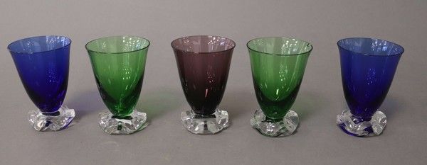 CINQ PETITS VERRES A LIQUEUR en verre de...