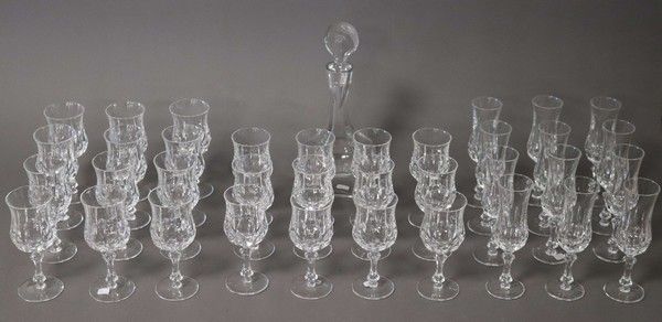 PARTIE DE SERVICE DE VERRES en cristal à...