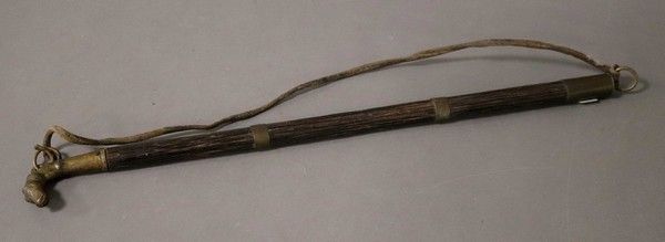 CRAVACHE DE CORNAC à fût en bois, lanière...