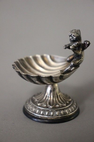 PETITE COUPELLE en argent (900) de forme...