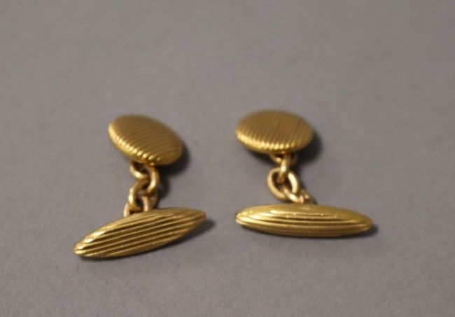 PAIRE DE BOUTONS DE MANCHETTES en or jaune...