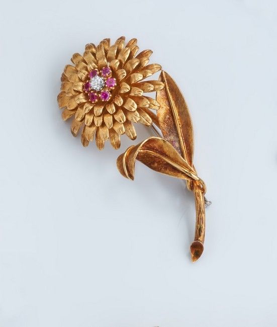 BROCHE FLEUR en or (750) et or gris (750),...