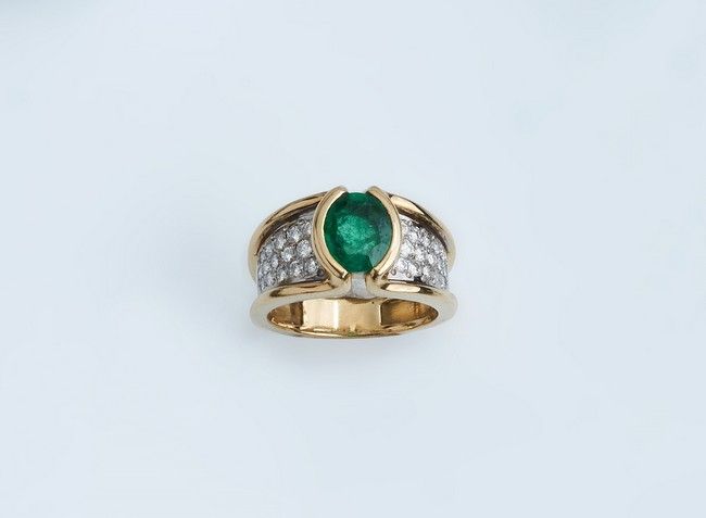 BAGUE jonc en or jaune (750) ornée d'une...