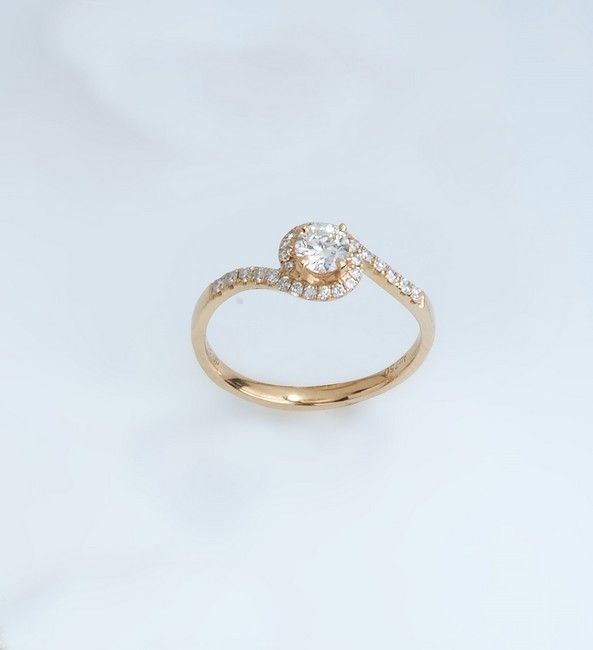 BAGUE TOURBILLON en or jaune (750) ornée...