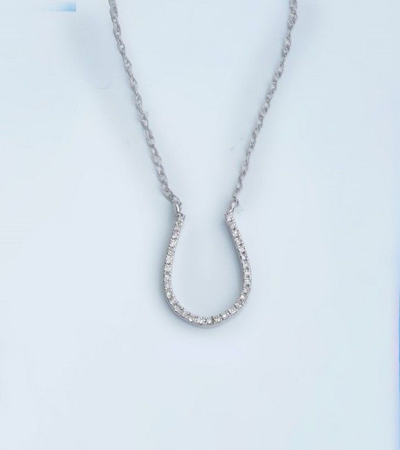 PETIT COLLIER avec chaîne en or gris (750)...