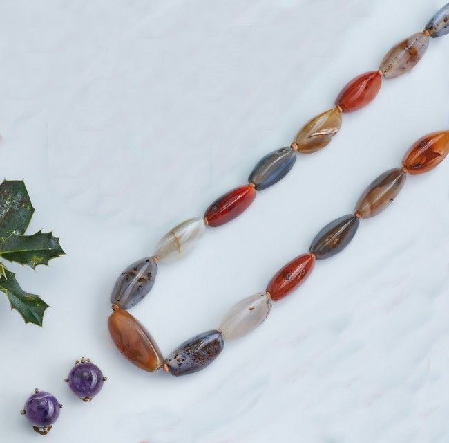 COLLIER en agates roulées (plusieurs variétés...