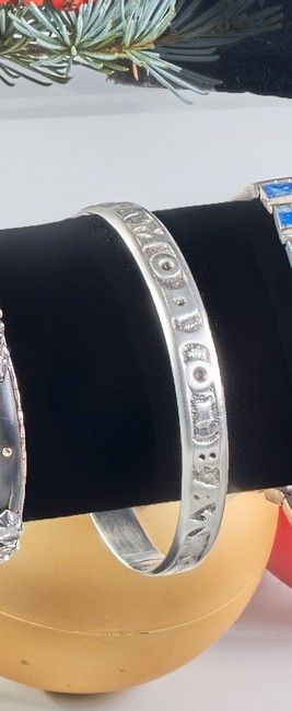 BRACELET jonc en argent (950) portrant l'inscription...