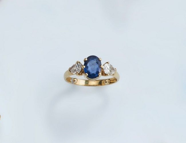 BAGUE en or jaune (750) sertie d'un saphir...