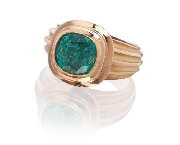 BAGUE en or jaune (750) mat et poli ornée...