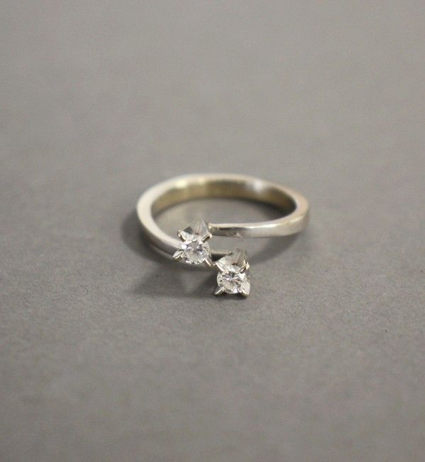 BAGUE TOI ET MOI en or gris (750) sertie...