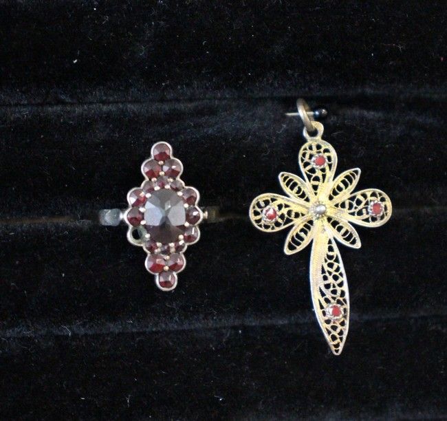 BAGUE en argent (900) sertie d'une fleur...