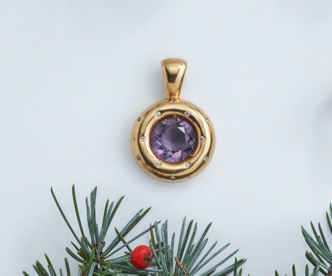 PENDENTIF en or jaune (750) de forme ronde...
