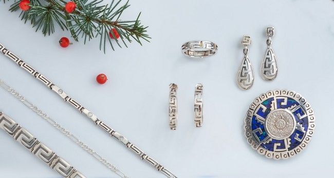 LOT DE BIJOUX en argent (925) à motifs de...