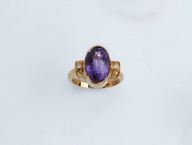 BAGUE en or jaune (750) ornée d'une améthyste...