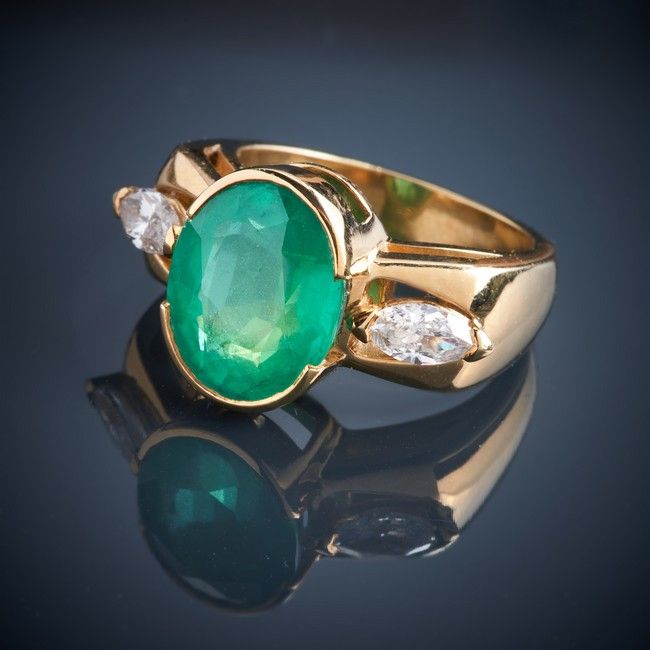BAGUE or jaune (750) ornée d'une émeraude...