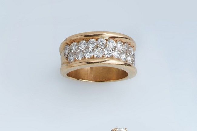 BAGUE BANDEAU en or (750) sertie de vingt...