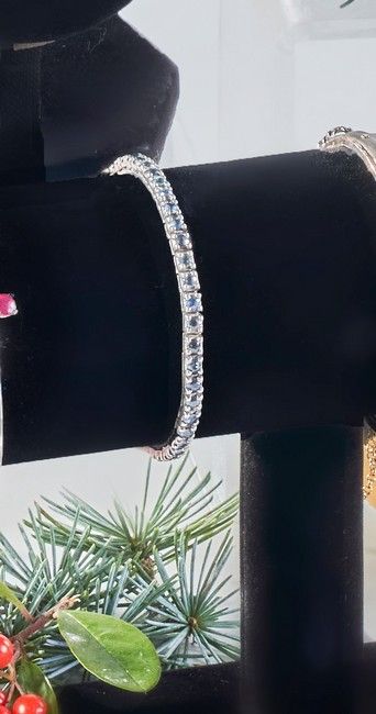BRACELET LIGNE en argent (925) serti de quarante-six...