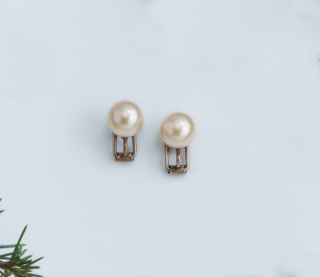 PAIRE DE CLIPS D'OREILLES en argent (800)...