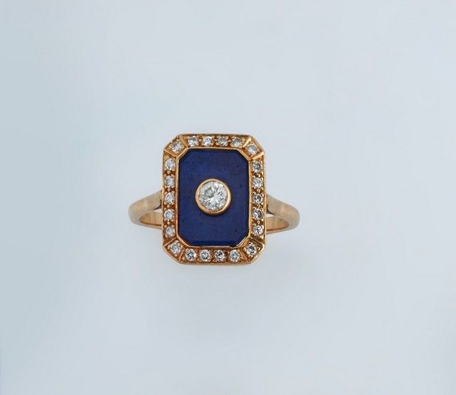 BAGUE en or jaune (750) à châton rectangulaire...