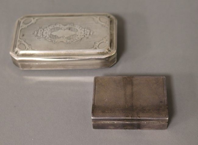 BOÎTE A PRISER et BOÎTE D'ALLUMETTES en argent,...