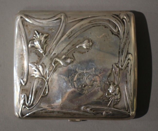 BOÎTE A CIGARETTES cintrée en argent (800),...