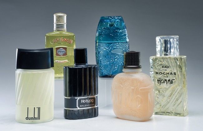 SIX GRANDS FLACONS DE PARFUM POUR HOMME avec...