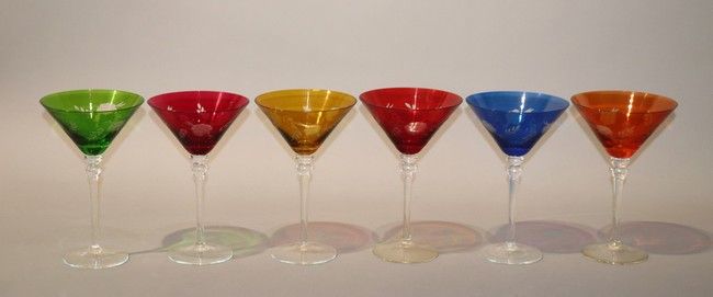 SIX GRANDS VERRES à pied en verre teinté...