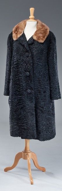 MANTEAU ASTRAKAN noir à col en vison brun...