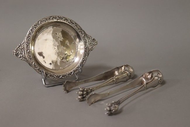DEUX PINCES A SUCRE en argent à décor de...