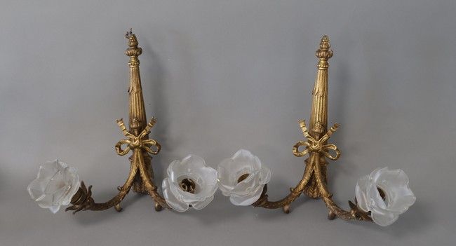 PAIRE D'APPLIQUES à deux bras de lumière...