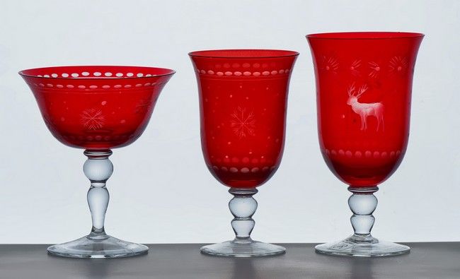 ENSEMBLE DE VERRES à pied en verre soufflé...