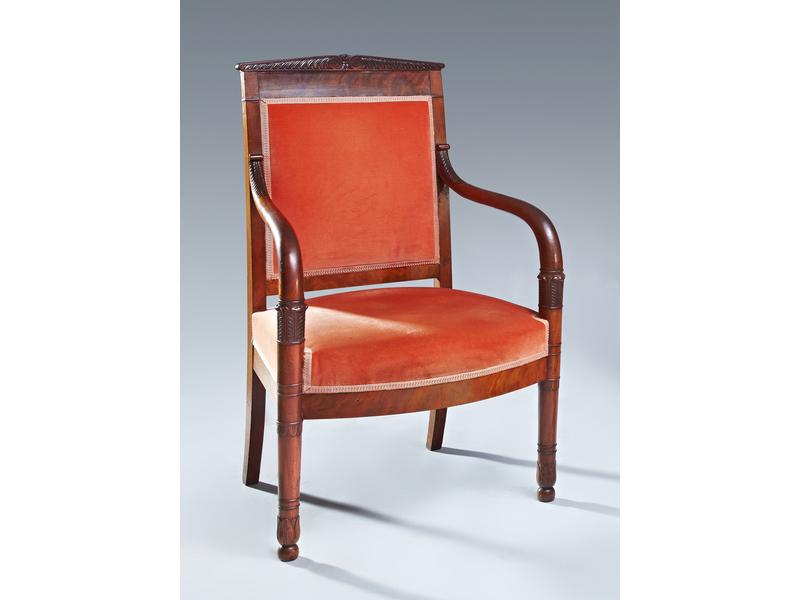 FAUTEUIL en acajou et placage d'acajou à...