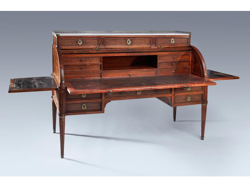 LARGE BUREAU CYLINDRE en acajou et placage...