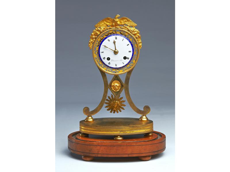 PETITE PENDULE SQUELETTE en bronze doré,...