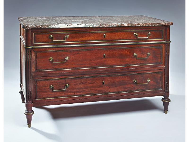 COMMODE de forme rectangulaire en acajou...