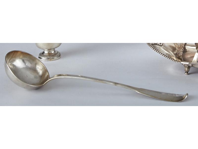 LOUCHE en argent, modèle uni-plat.