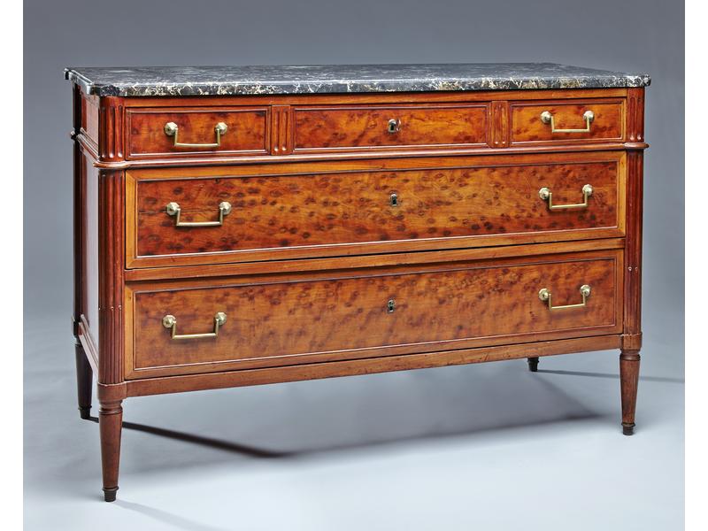 COMMODE rectangulaire en acajou et placage...