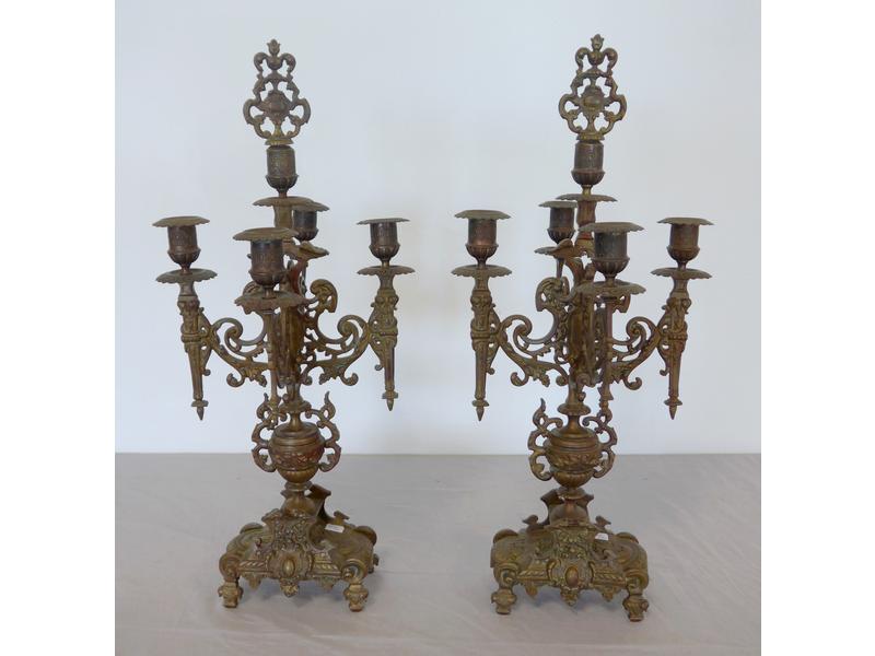 PAIRE DE CANDELABRES en bronze à cinq lumières,...