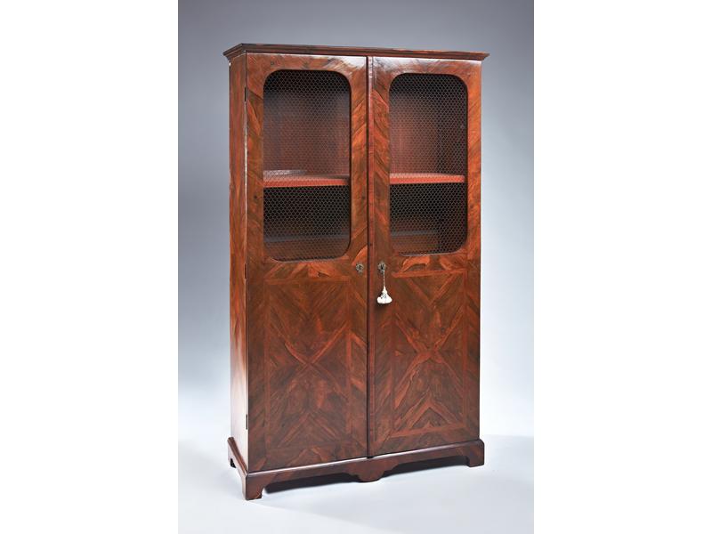 ARMOIRE-BIBLIOTHEQUE en placage de palissandre...