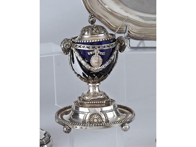 MOUTARDIER en argent, l'intérieur en verre...