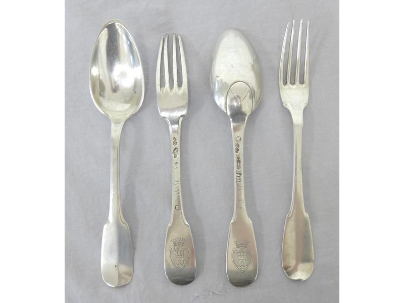 DEUX CUILLERS ET DEUX FOURCHETTES en argent,...