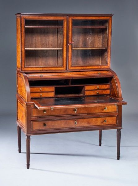 BUREAU A CYLINDRE en acajou et acajou blond...