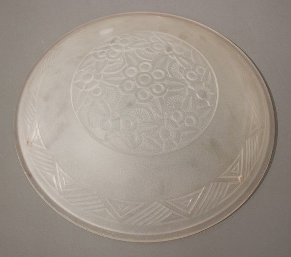 COUPE ronde en verre moulé pressé à décor...