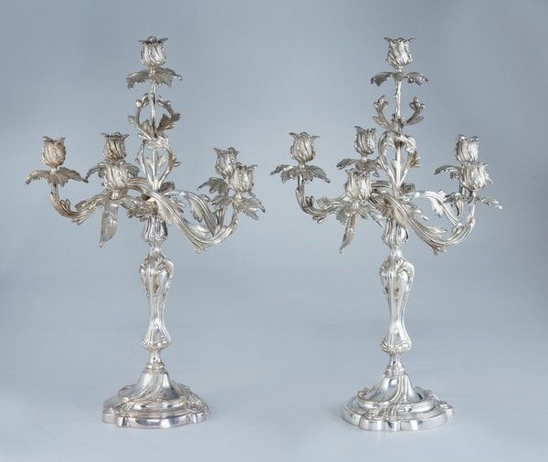 PAIRE DE GRANDS CANDELABRES à six lumières...