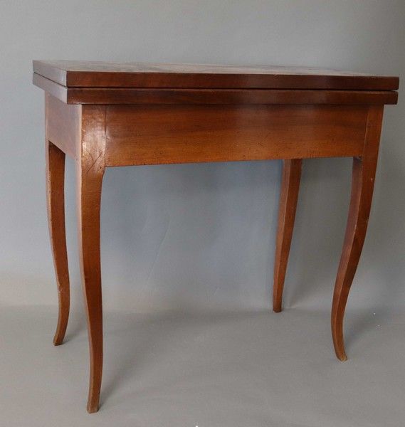 TABLE A JEU formant console en merisier,...