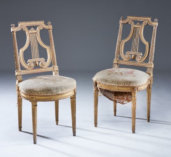 PAIRE DE CHAISES à dossier plat ajouré en...
