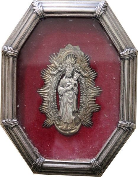 Vierge à l'Enfant en majesté dans une Mandorle...