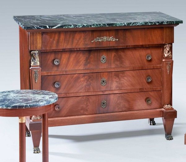 COMMODE rectangulaire en acajou et placage...
