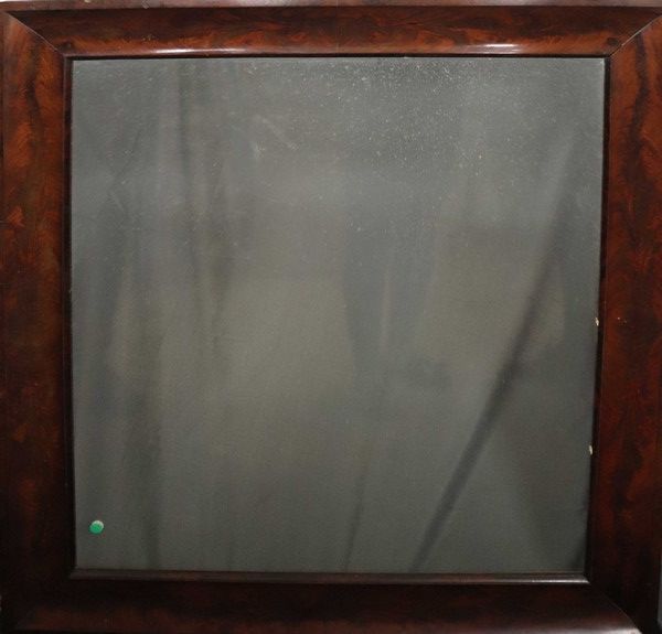 MIROIR rectangulaire dans un cadre en acajou...